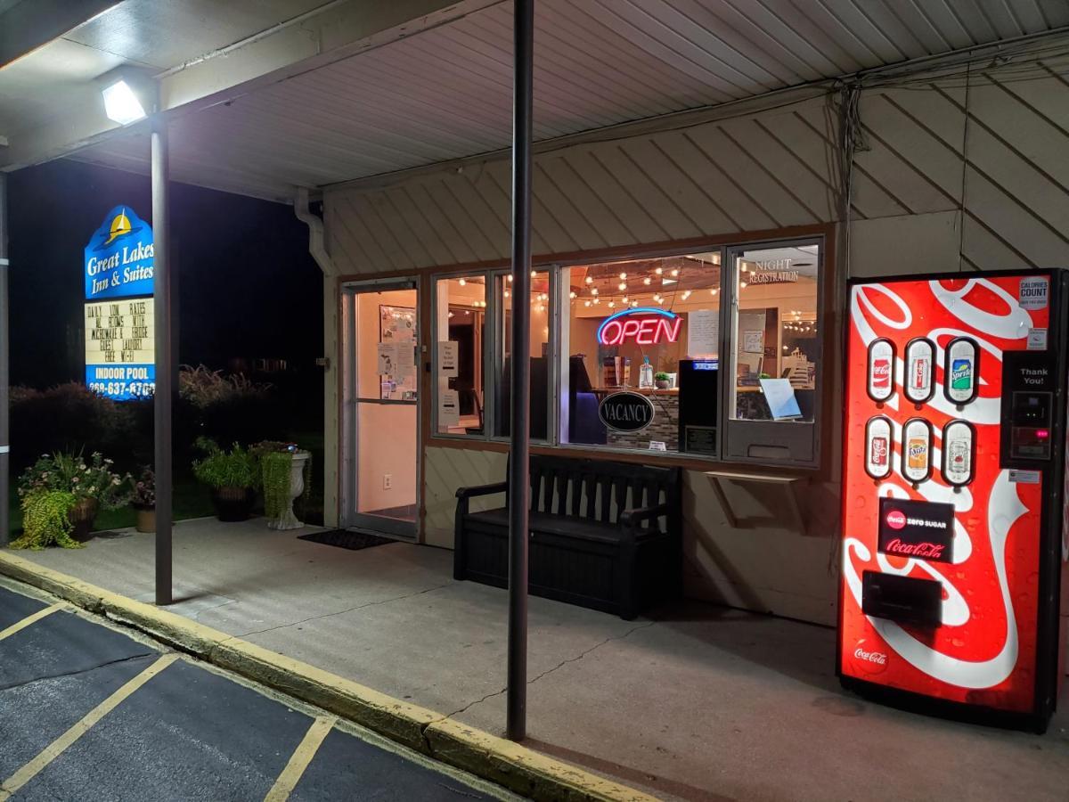 Great Lakes Inn & Suites South Haven Bagian luar foto