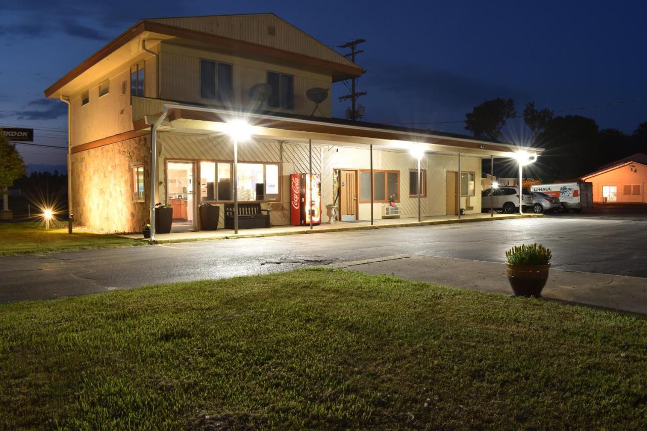 Great Lakes Inn & Suites South Haven Bagian luar foto