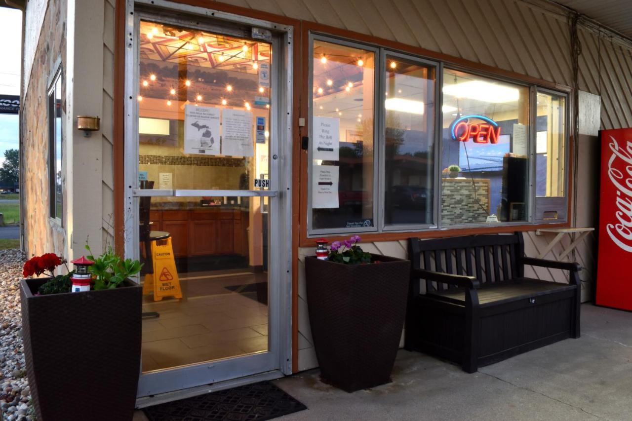 Great Lakes Inn & Suites South Haven Bagian luar foto
