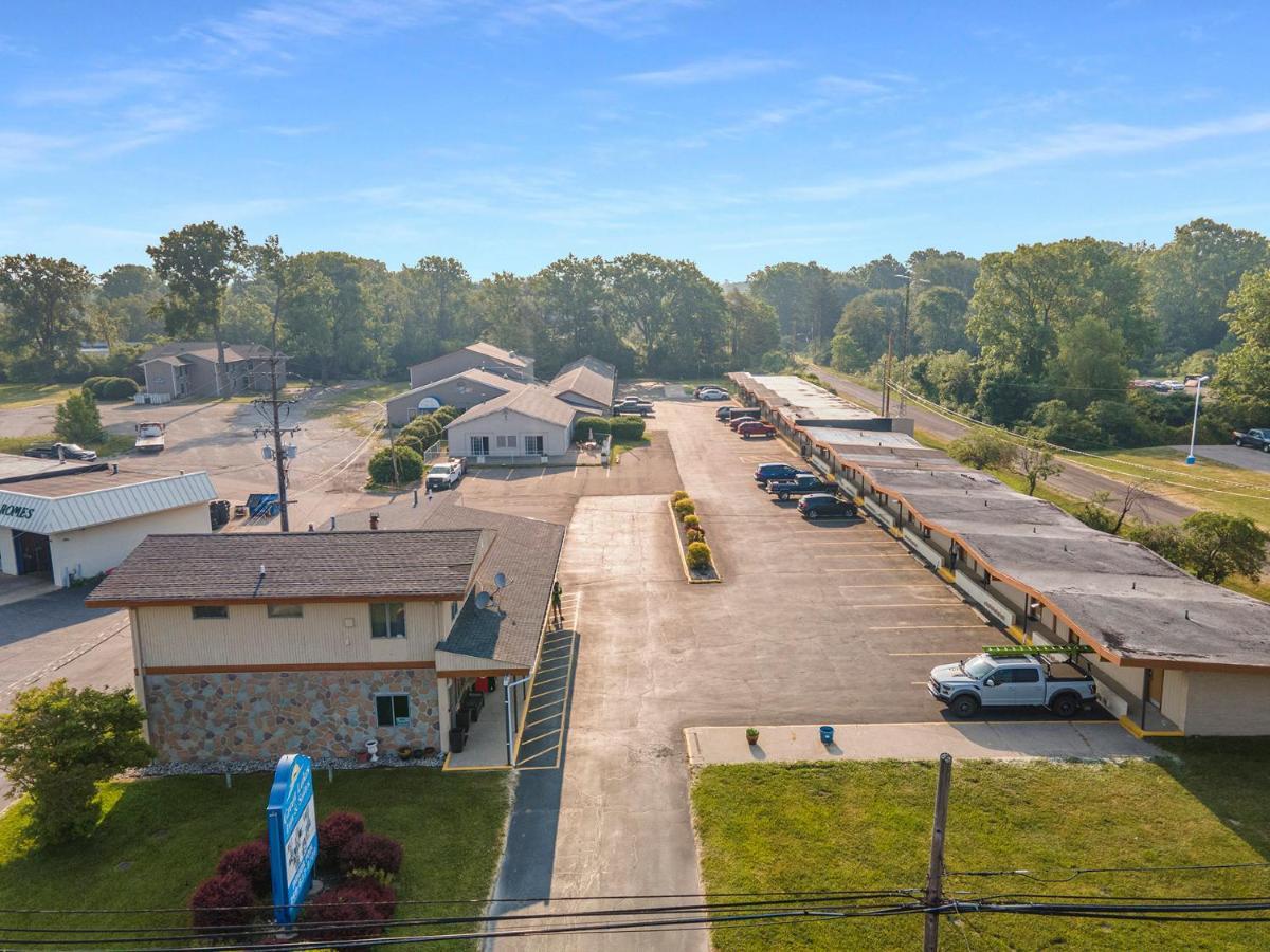 Great Lakes Inn & Suites South Haven Bagian luar foto