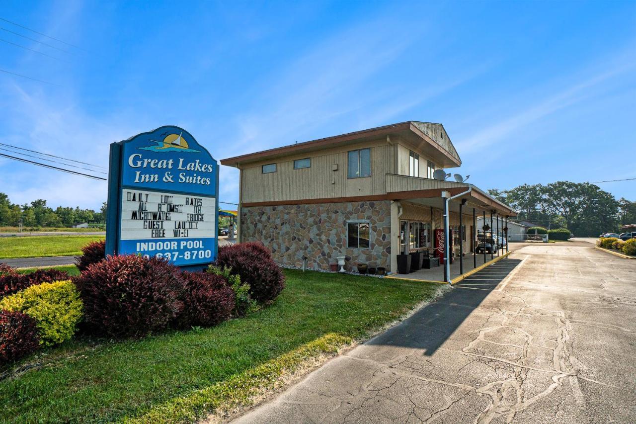 Great Lakes Inn & Suites South Haven Bagian luar foto