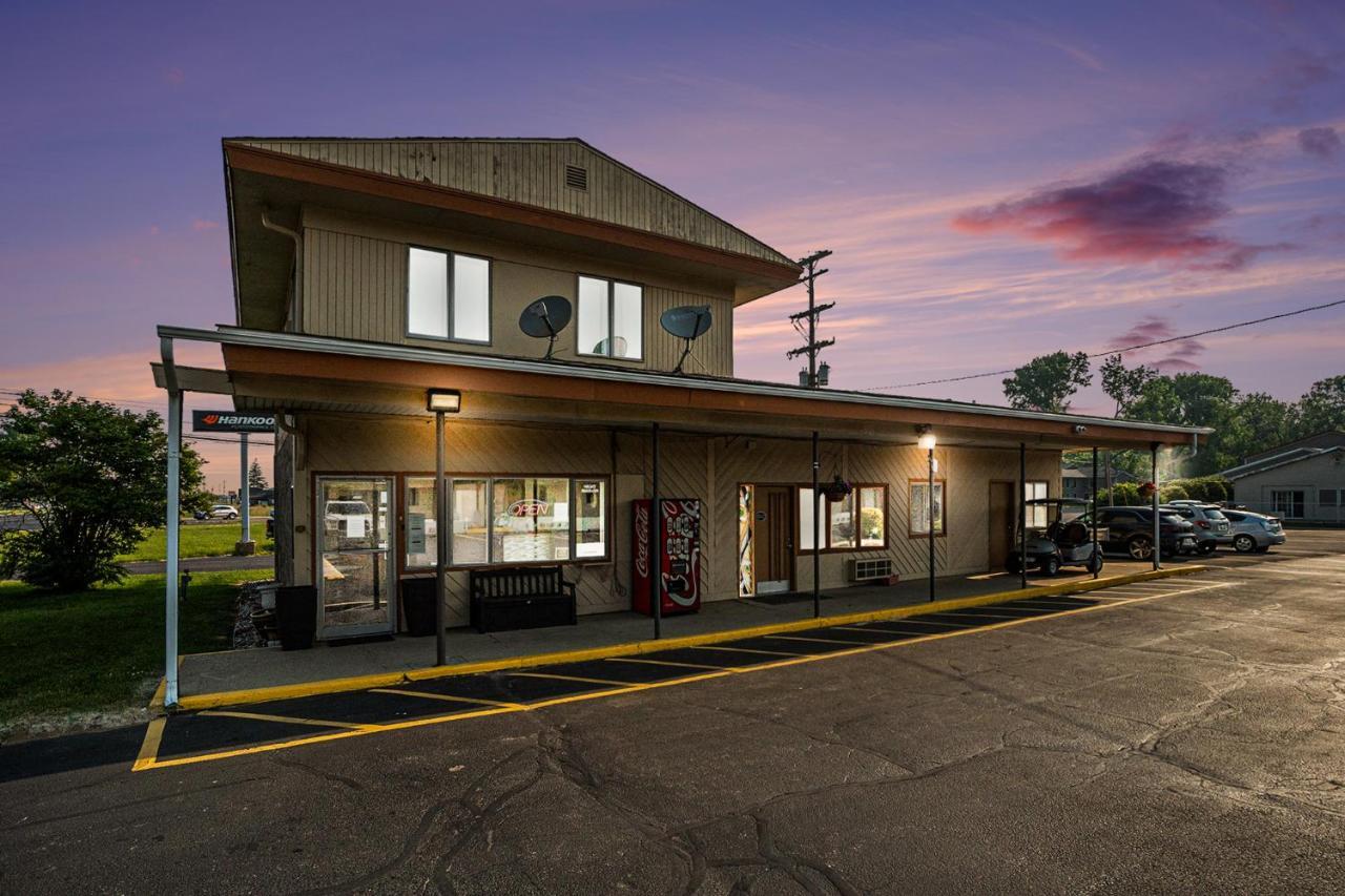 Great Lakes Inn & Suites South Haven Bagian luar foto