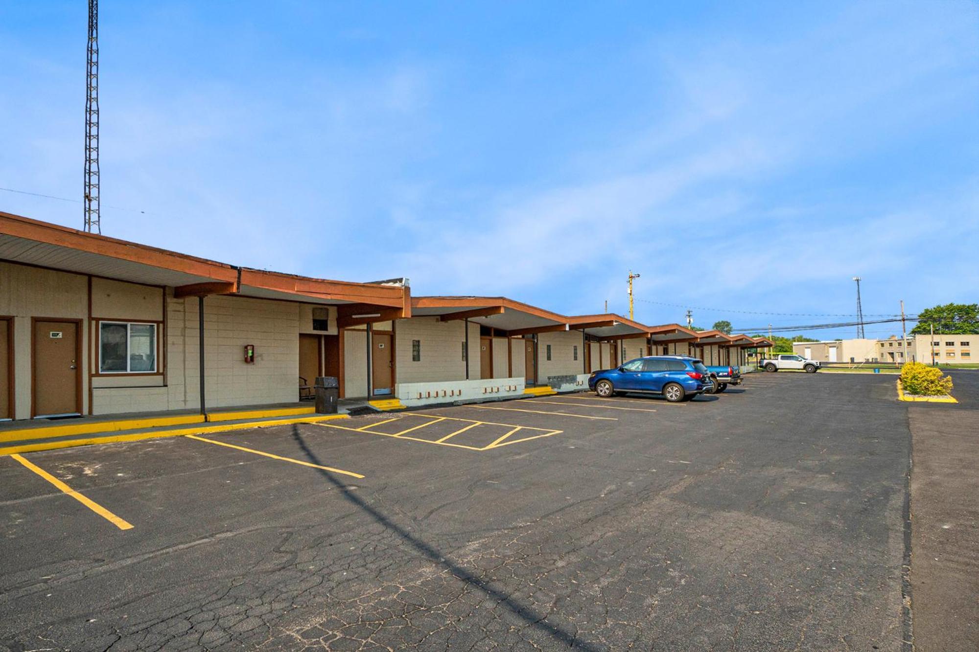Great Lakes Inn & Suites South Haven Bagian luar foto