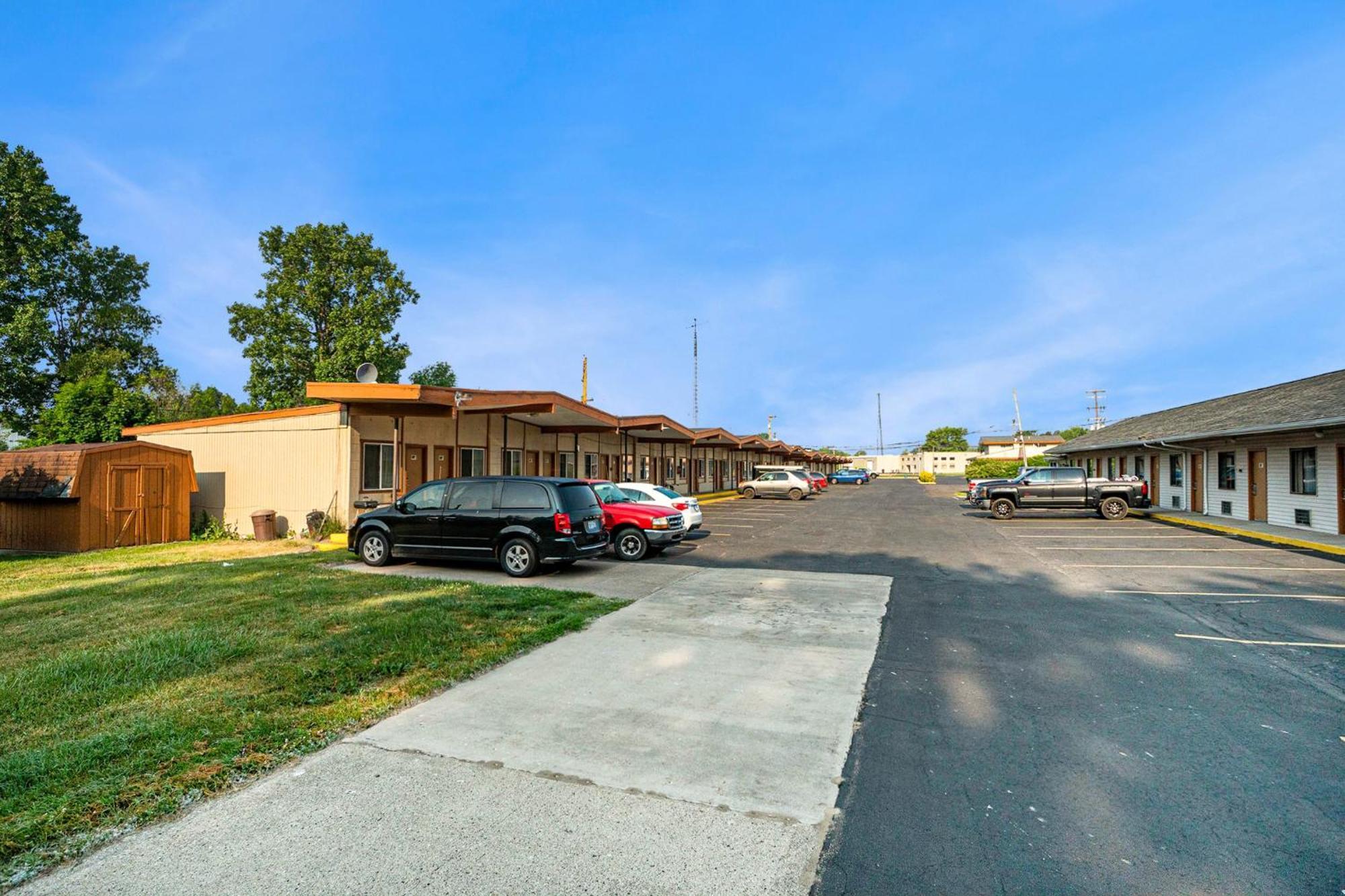 Great Lakes Inn & Suites South Haven Bagian luar foto
