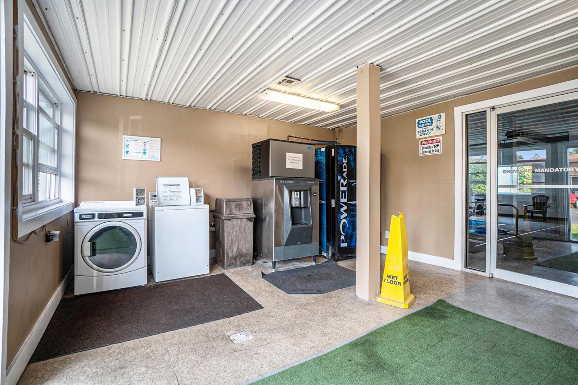 Great Lakes Inn & Suites South Haven Bagian luar foto