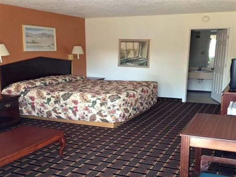 Great Lakes Inn & Suites South Haven Bagian luar foto